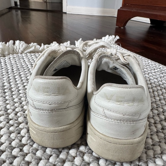 Veja V-90 Cream and White Sneakers - Picture 4 of 5